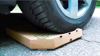 Esmagando coisas crocantes e macias de carro! CARRO EXPERIMENTAL vs Stretch Armstrong