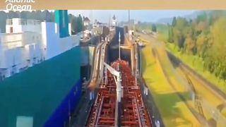 How ships pass through the Panama Canal