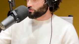 Elizabeth Lail favorite _YOU_ scene with Penn Badgley - Podcrushed Podcast