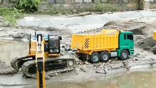 RC Excavator fills sand into RC Dump Truck