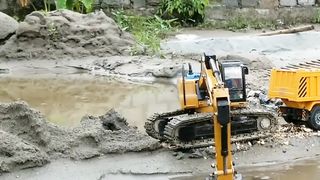 RC Excavator fills sand into RC Dump Truck