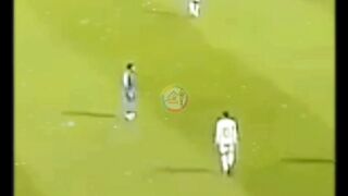 Sepak bola keren pertandingan berhenti ketika adzan berkumandang