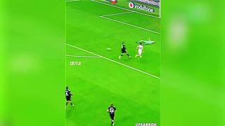 Respect pemain bola kepada lawan nya..!