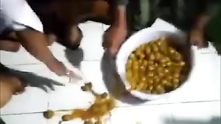 Eating together without plate