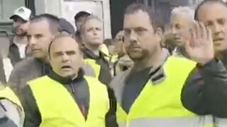 Spanish farmers clash with police as they protest against 'insufficient state aid'