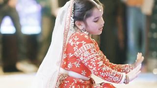 Dance+Performance+++by+DilmeetJust+looking+waooooooooSo+Sweet++bache++God+bless+++you.