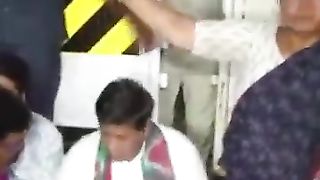 থানার সামনে আটকে দিতেই