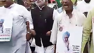 বহুরূপী সাজল মনমোহন!