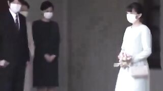 Japan's Princess Mako saying goodbye to her family as she loses her royal status by marrying a "commoner"