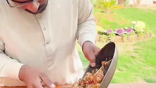 جب نوکر نے اپنے مالک کا فون چوری کر کے کڑائی گوشت میں رکھا پھر اگے کیا ہوا دیکھیں