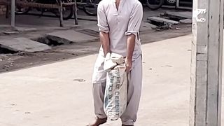 Plz+Help+me%252CMy+bag+is+too+heavy+%F0%9F%98%9C+%23funny+%23comedy