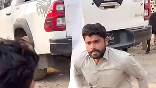 پانچ لاکھ کا فون جب اس نے مالک کا چوری کیا