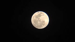Bulan dengan cahanya ????