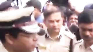 বিক্ষোভরত গ্রামবাসীদের সঙ্গে পুলিশের বচসা