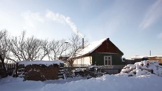 Бандиты поставили на колени старуху и угрожали убить. Но дальше случилось немысл.