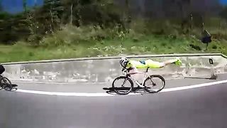 Italian cyclist Michael Guerra demonstrated how to overtake opponents using the laws of physics.
