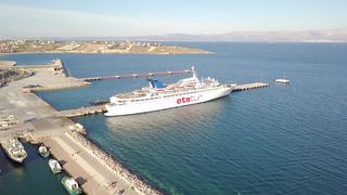 "Yacht Serenity: Luxury Sailings in Peaceful Waters"