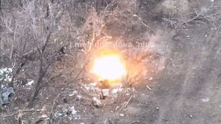 Improvised Ukrainian loitering munitions strike on a Russian position