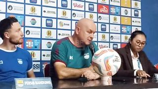 Saya akan komplain tentang wasit .After Match Press Conference vs Barito Putera, Jum’at, (23-02-2024)..#BandungFootball #BFCOM #Persib #Bobotoh.