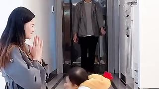 ℹ️ 給自己生了個小情敵，就因為爸爸回家先抱了我沒抱她，馬上醋意十足還崩潰大哭#一家