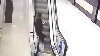 Girls vs escalator