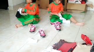 sipodul pakai kaos kaki