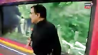 পুলিশের সঙ্গে তুমুল তর্কাতর্কি মহিলাদের