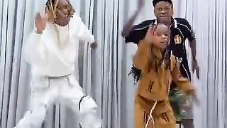 Tee dollar popular Nigeria dancer