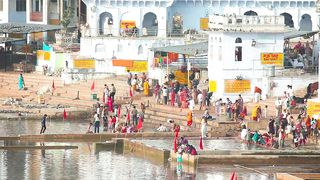 Crowd by the river in Pushkar lake