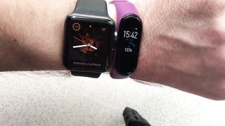 Живая колбаса. Проверяем пульс apple watch series 3 и mi band4