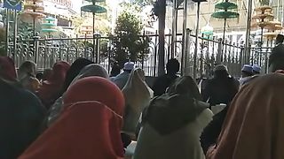 Tahlilan di makam sunan Ampel