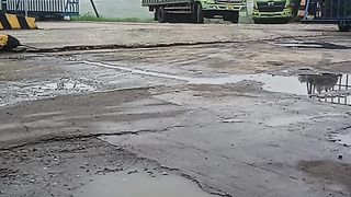 Truck pembuat barang
