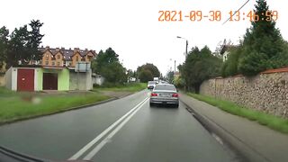 Potrącenie pieszego na oczach policji i ucieczka