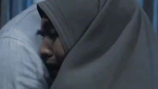 Memeluk hantu