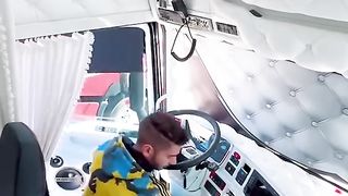 Why does this truck interior look like one big mattress ???????? I ????-