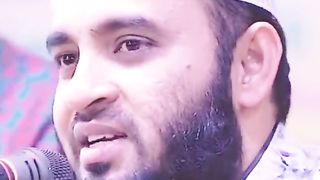 গার্লফ্রেন্ড আছে কার কার হাত