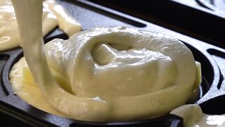 십원빵 Selling 3000 a day! Full of Cheese! Famous Cheese Coin Bread - Korean street.
