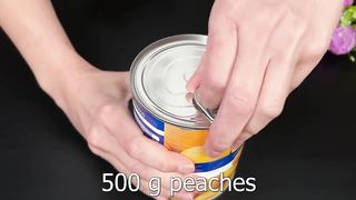 Schlagen Sie Kondensmilch mit Pfirsiche! Das beste cremige Dessert ohne Backen.