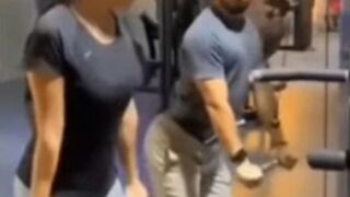 shorts لمه تروح صاله الجيم والبنات تعلمك تلعب رياضه الصح