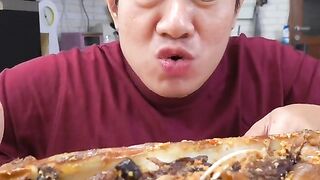 Mukbang kepala manyung