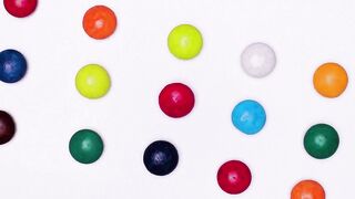Танец M&Ms.