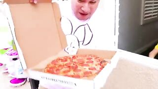 Alex-and-Eric-Pretend-Play-Pizza-Drive