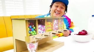 Emma Pretend Play with Candy and Sweets Dispenser Machine Toy | Funny Stories for Children