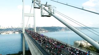 Large crowd of Marathon runners