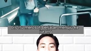 MOBIL TERPEROSOK KE JURANG #alurcerita #film #filmpendek #alurflim #viral