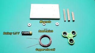 Fidget spinner pushed by an electromagnetic coil