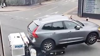 Robot for the evacuation of improperly parked cars in England