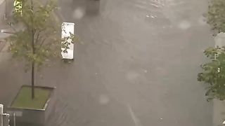 The courier does not stop before bad weather