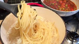 spaghetti tomato sauce on the menu