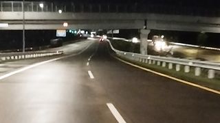 Perjalanan malam lewat tol